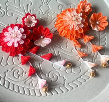 つまみ細工飾り 🌸つまみ細工（販売中です）🌸 髪飾りとコサージュ🌸 箱に入れ
